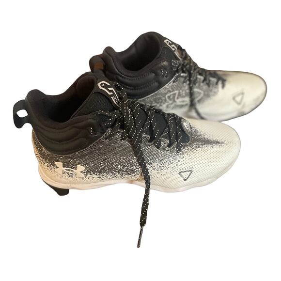 Under Armour Mid Lock Down Football Cleats Youth Size 4.5 - Picture 1 of 9